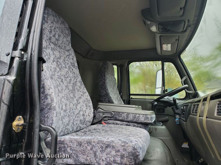 image for item GB9983 2008 Nissan UD2600 refrigerated box truck