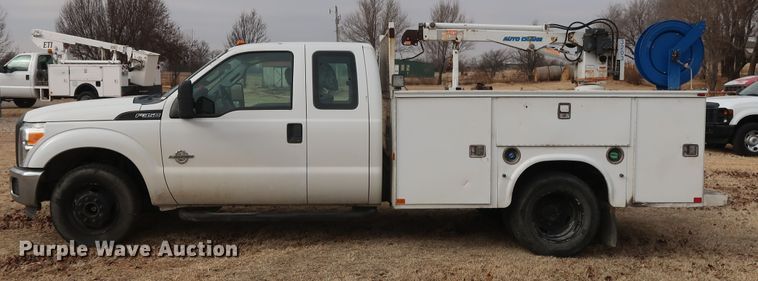 image for item GD9954 2011 Ford F350 Super Duty XL SuperCab utility bed pickup truck