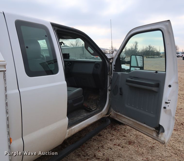 image for item GD9954 2011 Ford F350 Super Duty XL SuperCab utility bed pickup truck