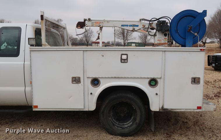 image for item GD9954 2011 Ford F350 Super Duty XL SuperCab utility bed pickup truck