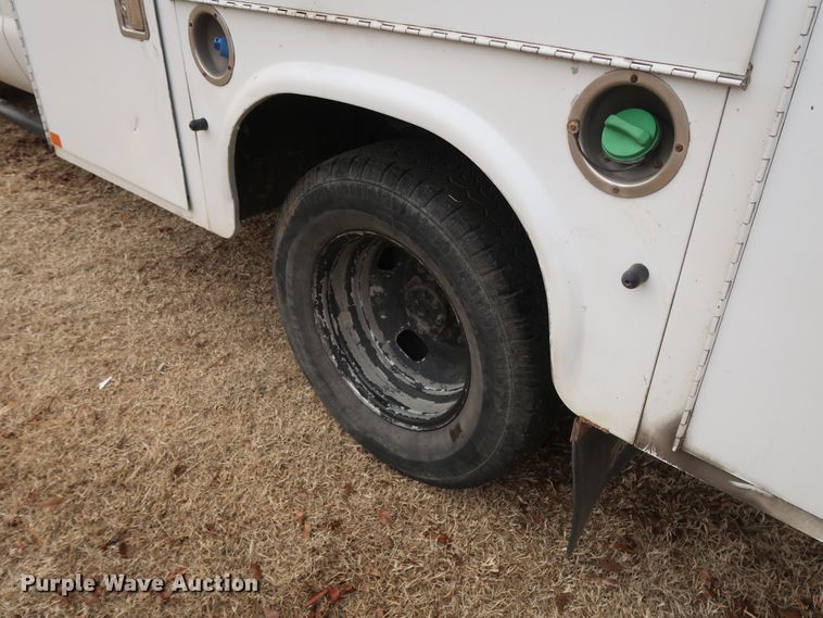 image for item GD9954 2011 Ford F350 Super Duty XL SuperCab utility bed pickup truck