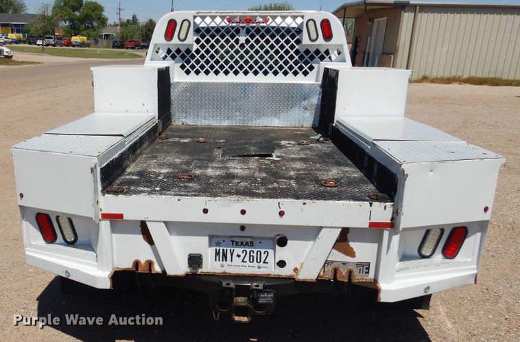 image for item GE9362 2013 Chevrolet Silverado 3500HD  Crew Cab flatbed pickup truck