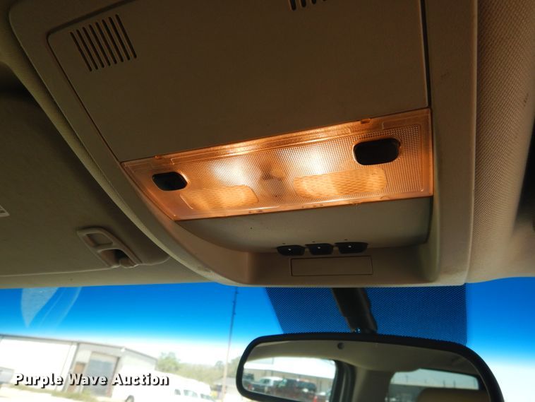 image for item GE9362 2013 Chevrolet Silverado 3500HD  Crew Cab flatbed pickup truck