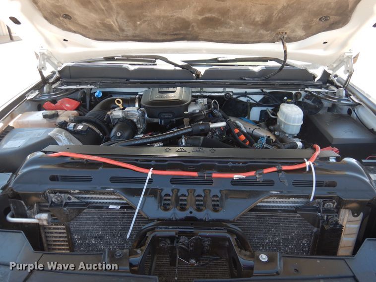 image for item GE9362 2013 Chevrolet Silverado 3500HD  Crew Cab flatbed pickup truck