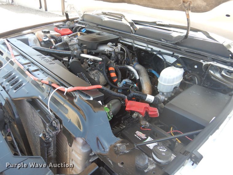 image for item GE9362 2013 Chevrolet Silverado 3500HD  Crew Cab flatbed pickup truck