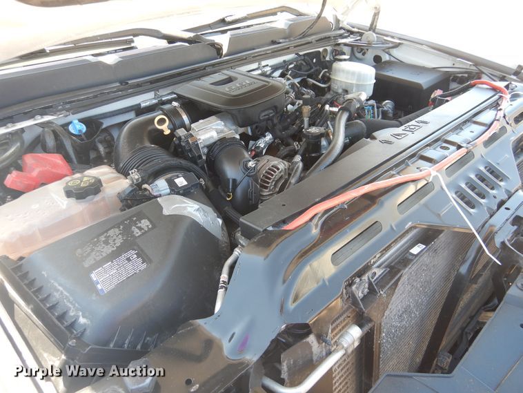 image for item GE9362 2013 Chevrolet Silverado 3500HD  Crew Cab flatbed pickup truck