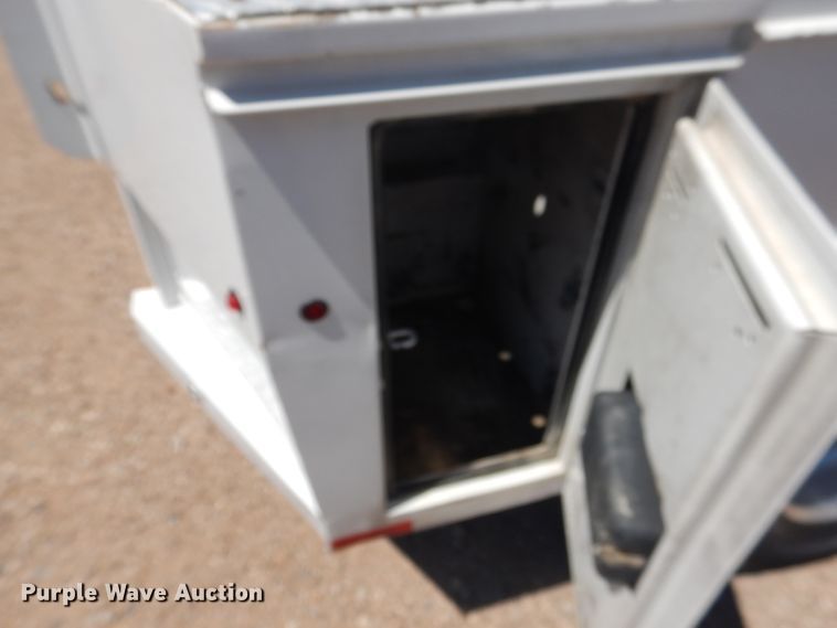 image for item GE9362 2013 Chevrolet Silverado 3500HD  Crew Cab flatbed pickup truck