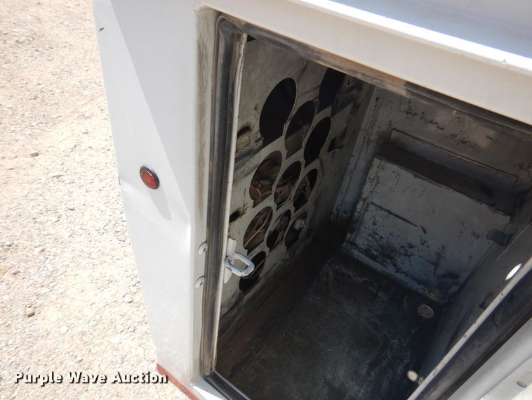 image for item GE9362 2013 Chevrolet Silverado 3500HD  Crew Cab flatbed pickup truck