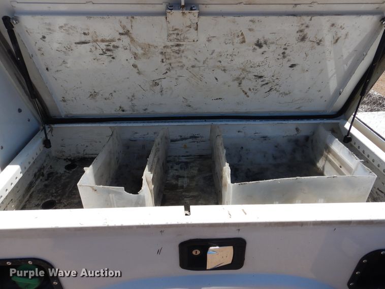 image for item GE9362 2013 Chevrolet Silverado 3500HD  Crew Cab flatbed pickup truck