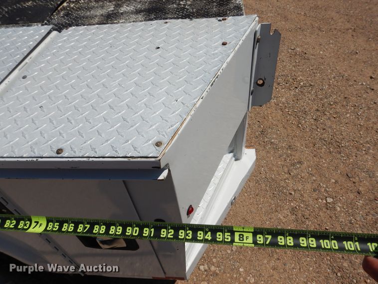 image for item GE9362 2013 Chevrolet Silverado 3500HD  Crew Cab flatbed pickup truck