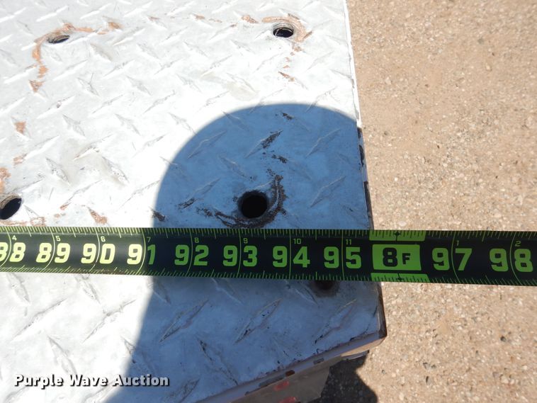 image for item GE9362 2013 Chevrolet Silverado 3500HD  Crew Cab flatbed pickup truck