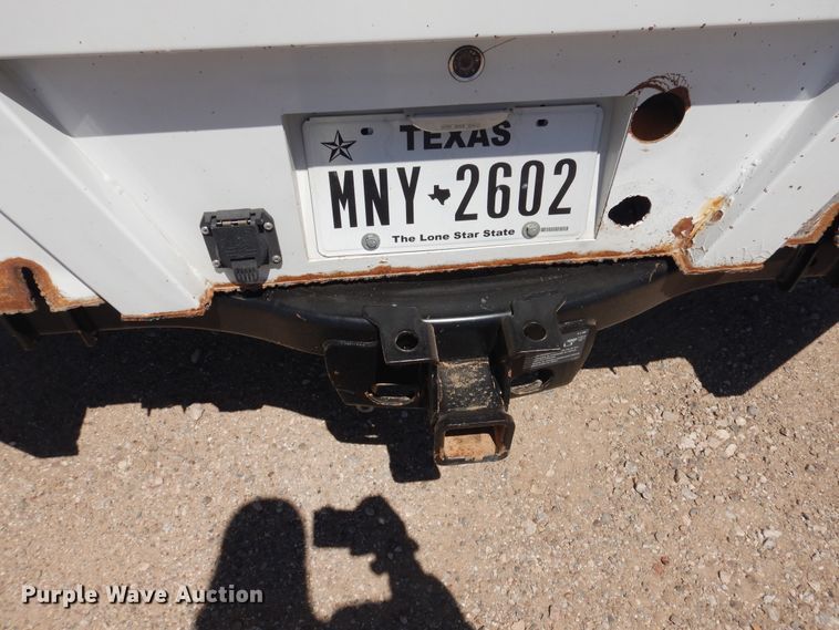 image for item GE9362 2013 Chevrolet Silverado 3500HD  Crew Cab flatbed pickup truck