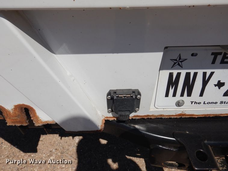 image for item GE9362 2013 Chevrolet Silverado 3500HD  Crew Cab flatbed pickup truck