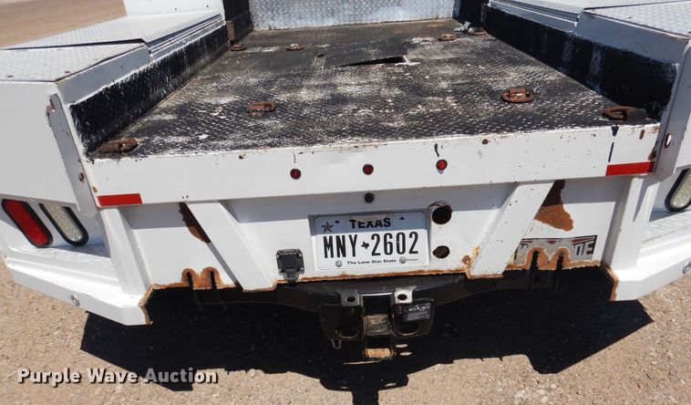 image for item GE9362 2013 Chevrolet Silverado 3500HD  Crew Cab flatbed pickup truck