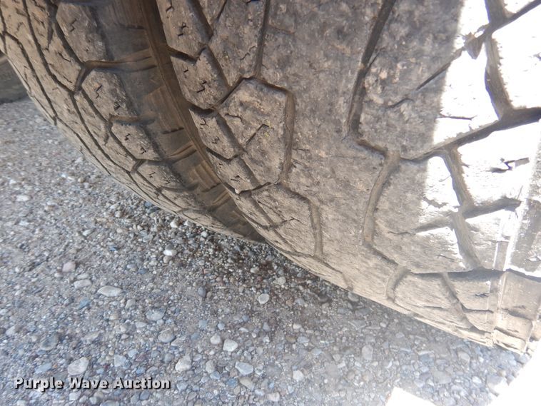 image for item GE9362 2013 Chevrolet Silverado 3500HD  Crew Cab flatbed pickup truck