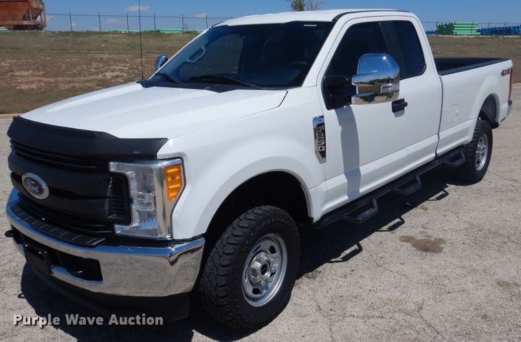 image for item GE9364 2017 Ford F250 Super Duty  SuperCab pickup truck