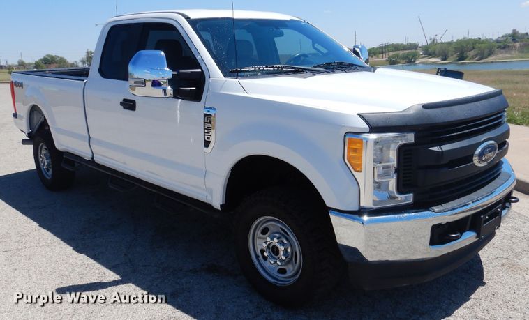 image for item GE9364 2017 Ford F250 Super Duty  SuperCab pickup truck