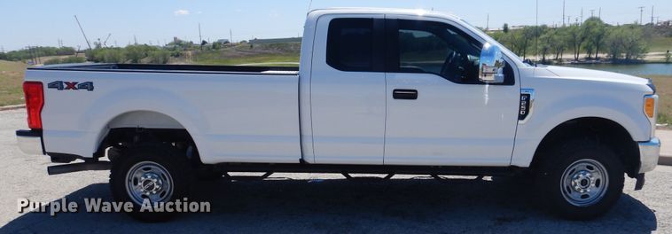 image for item GE9364 2017 Ford F250 Super Duty  SuperCab pickup truck