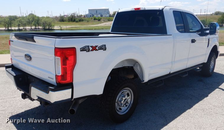 image for item GE9364 2017 Ford F250 Super Duty  SuperCab pickup truck