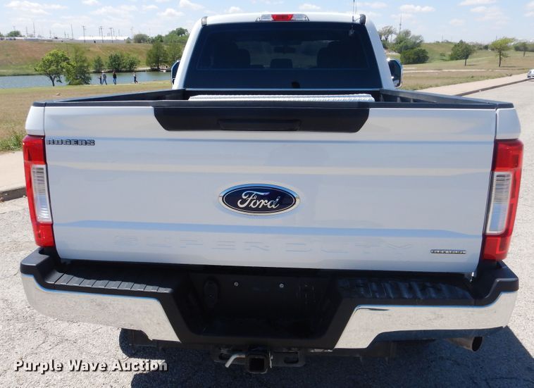 image for item GE9364 2017 Ford F250 Super Duty  SuperCab pickup truck