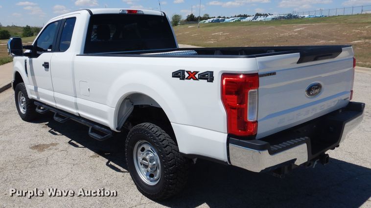image for item GE9364 2017 Ford F250 Super Duty  SuperCab pickup truck