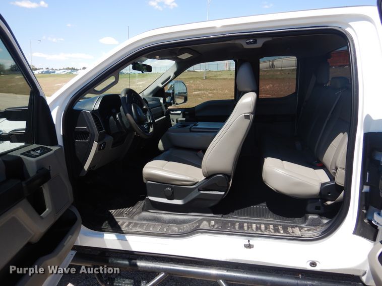 image for item GE9364 2017 Ford F250 Super Duty  SuperCab pickup truck