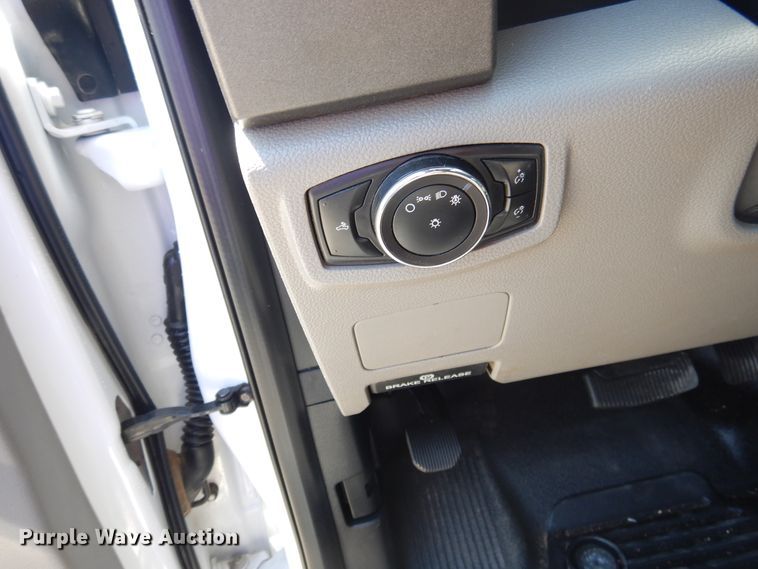 image for item GE9364 2017 Ford F250 Super Duty  SuperCab pickup truck