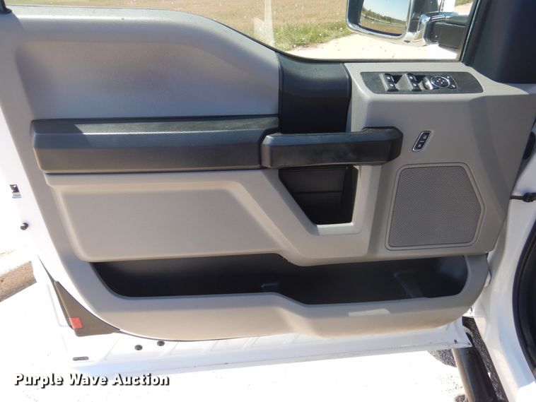 image for item GE9364 2017 Ford F250 Super Duty  SuperCab pickup truck