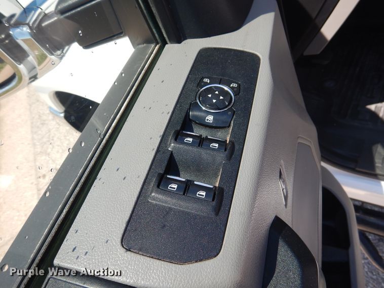 image for item GE9364 2017 Ford F250 Super Duty  SuperCab pickup truck