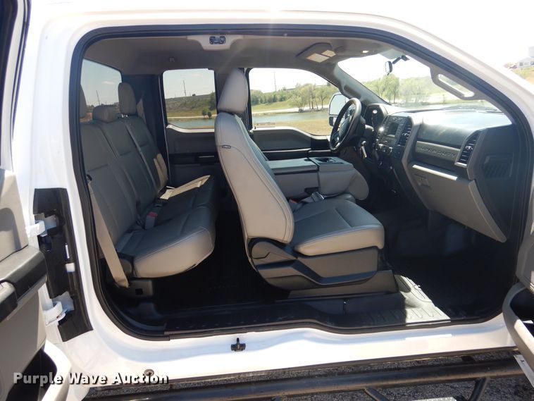 image for item GE9364 2017 Ford F250 Super Duty  SuperCab pickup truck