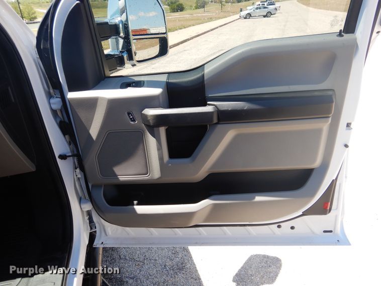 image for item GE9364 2017 Ford F250 Super Duty  SuperCab pickup truck