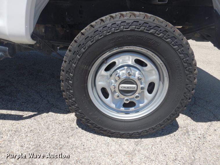 image for item GE9364 2017 Ford F250 Super Duty  SuperCab pickup truck