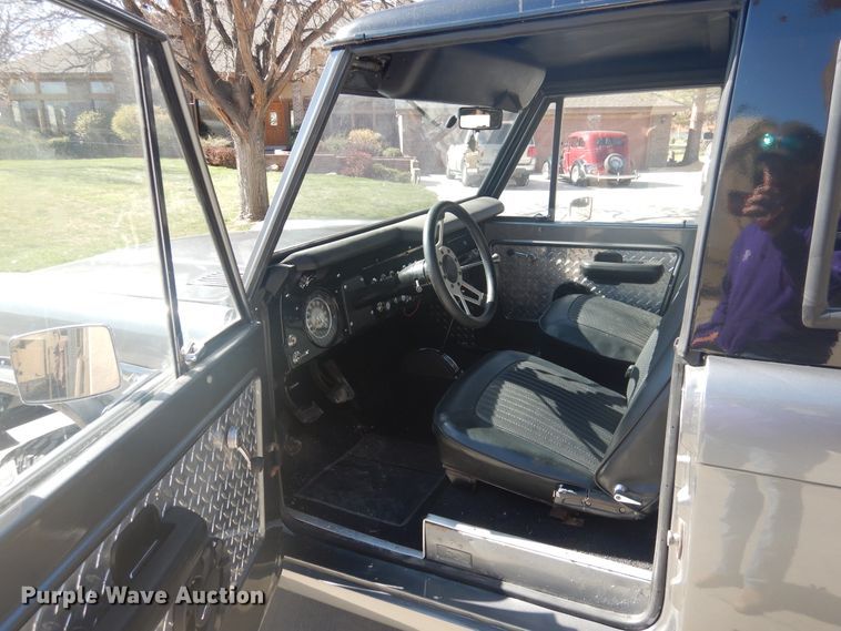 image for item GE9369 1971 Ford Bronco  SUV