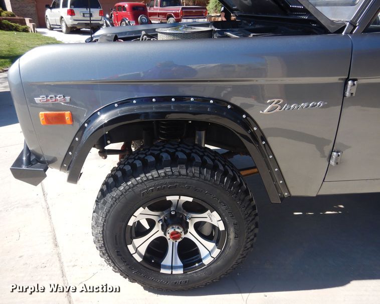 image for item GE9369 1971 Ford Bronco  SUV