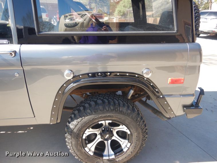 image for item GE9369 1971 Ford Bronco  SUV