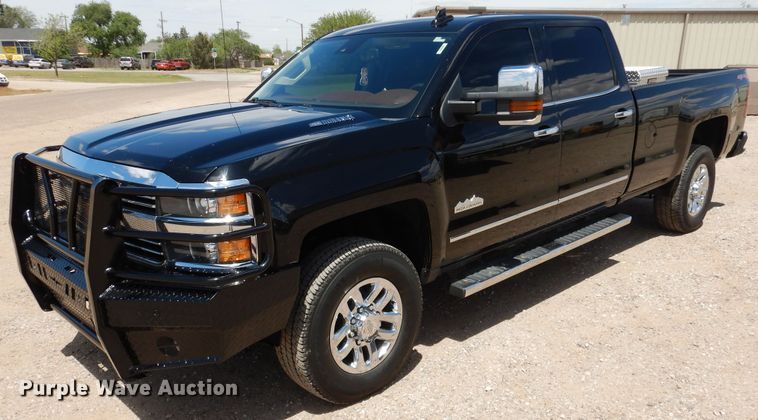 image for item GE9379 2016 Chevrolet Silverado 3500HD  Crew Cab pickup truck