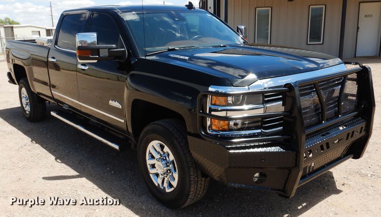 image for item GE9379 2016 Chevrolet Silverado 3500HD  Crew Cab pickup truck