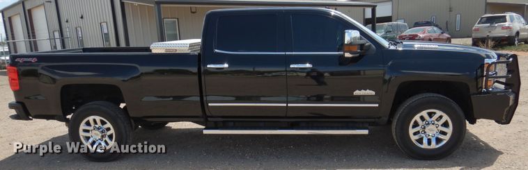 image for item GE9379 2016 Chevrolet Silverado 3500HD  Crew Cab pickup truck