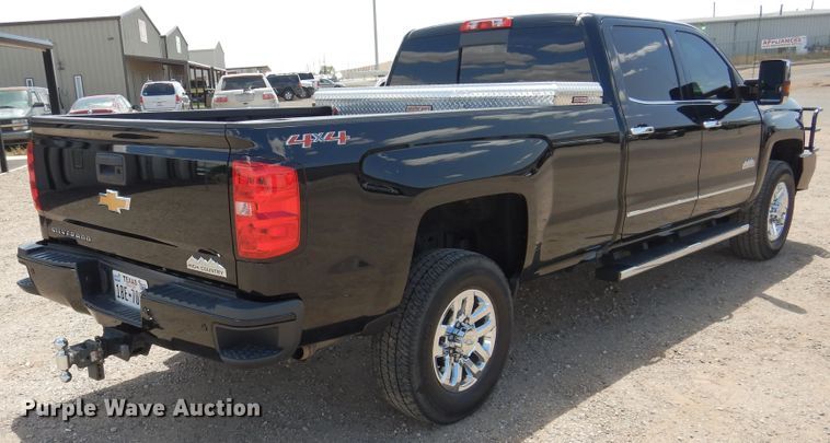 image for item GE9379 2016 Chevrolet Silverado 3500HD  Crew Cab pickup truck