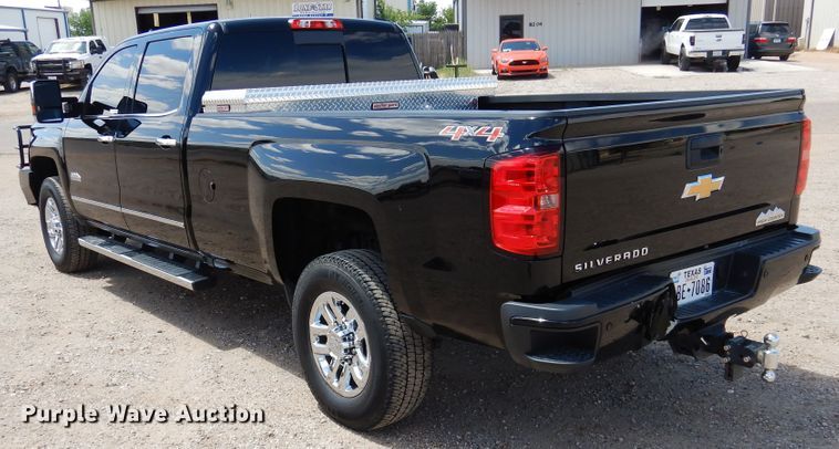 image for item GE9379 2016 Chevrolet Silverado 3500HD  Crew Cab pickup truck