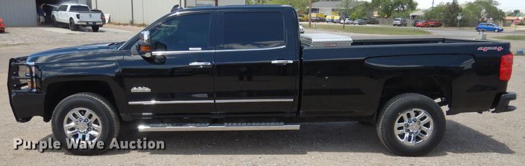 image for item GE9379 2016 Chevrolet Silverado 3500HD  Crew Cab pickup truck