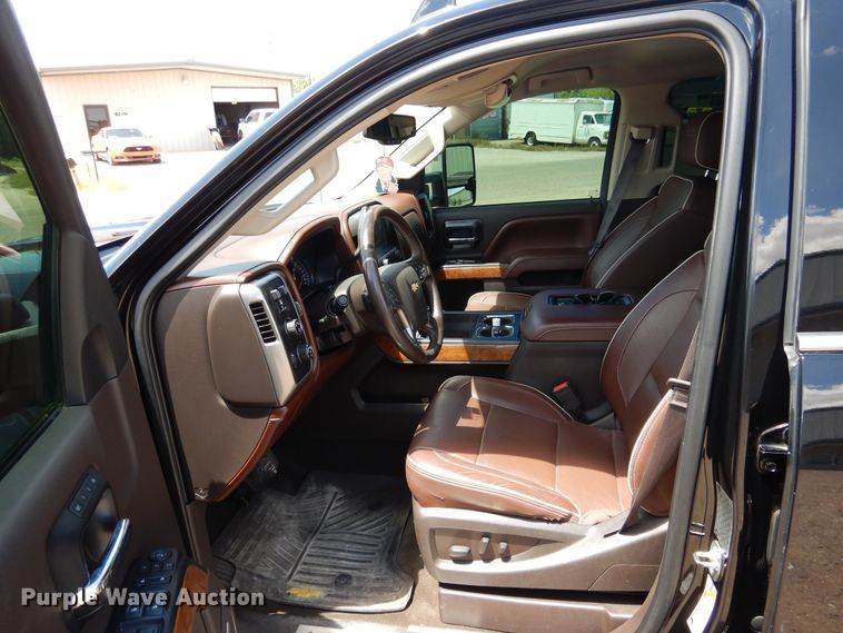 image for item GE9379 2016 Chevrolet Silverado 3500HD  Crew Cab pickup truck