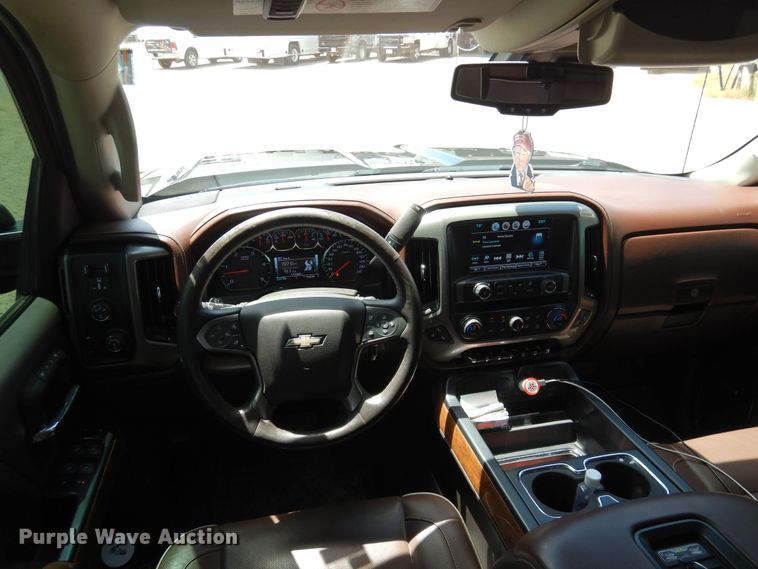 image for item GE9379 2016 Chevrolet Silverado 3500HD  Crew Cab pickup truck