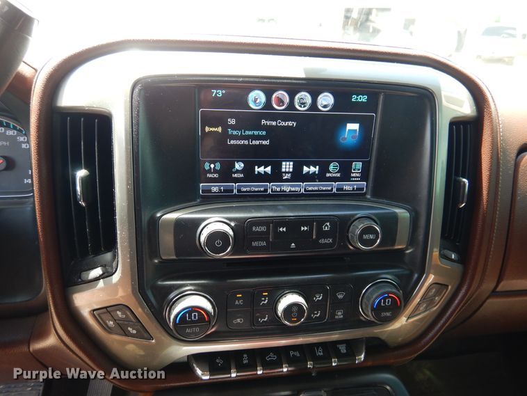 image for item GE9379 2016 Chevrolet Silverado 3500HD  Crew Cab pickup truck