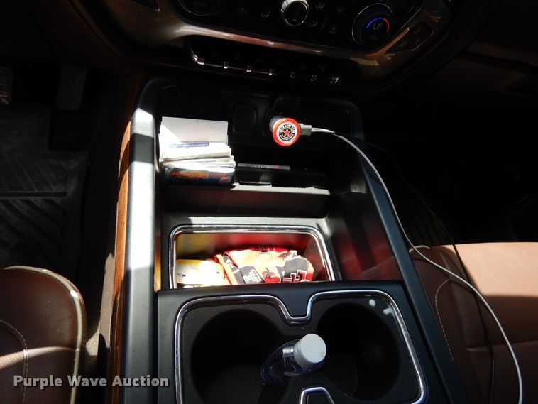 image for item GE9379 2016 Chevrolet Silverado 3500HD  Crew Cab pickup truck