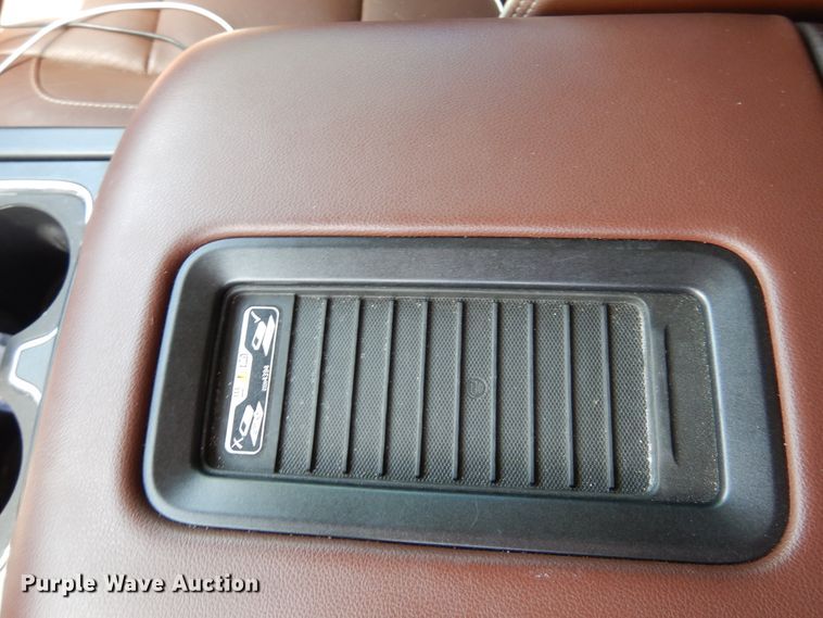 image for item GE9379 2016 Chevrolet Silverado 3500HD  Crew Cab pickup truck