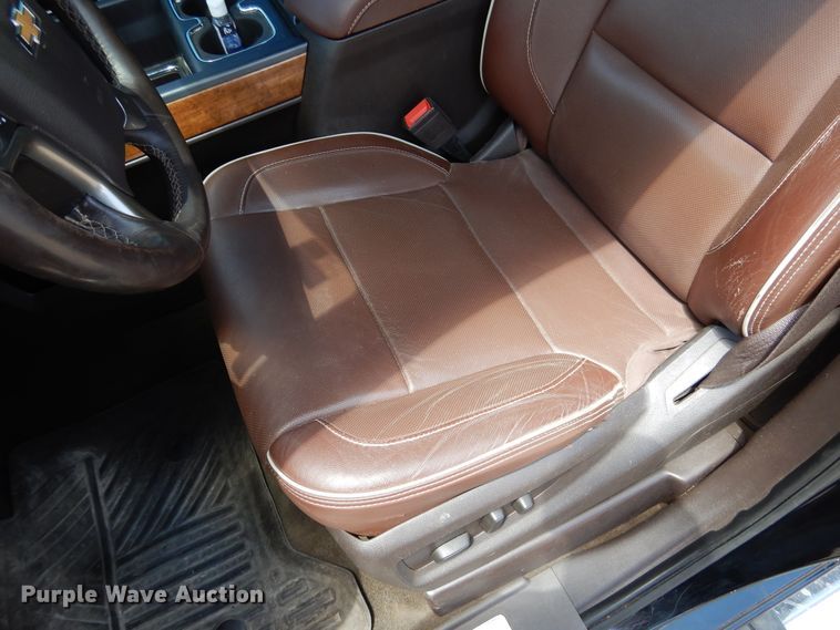 image for item GE9379 2016 Chevrolet Silverado 3500HD  Crew Cab pickup truck