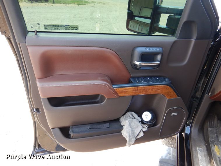 image for item GE9379 2016 Chevrolet Silverado 3500HD  Crew Cab pickup truck