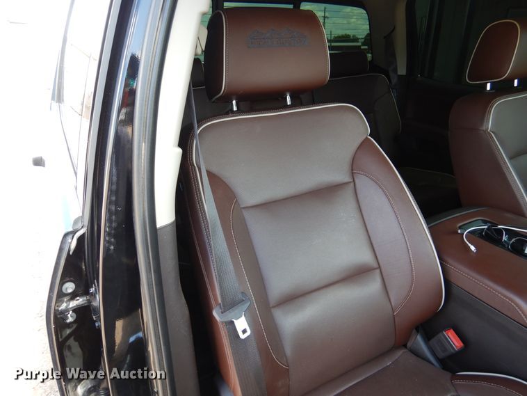 image for item GE9379 2016 Chevrolet Silverado 3500HD  Crew Cab pickup truck