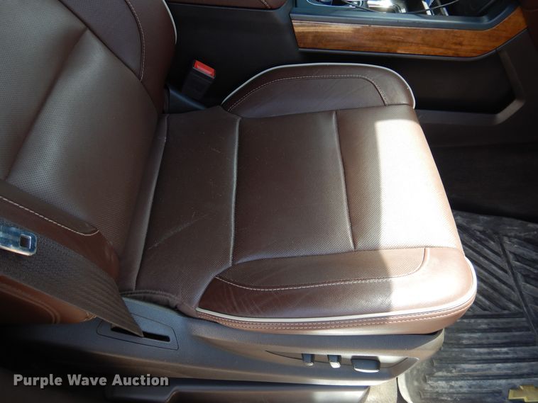 image for item GE9379 2016 Chevrolet Silverado 3500HD  Crew Cab pickup truck